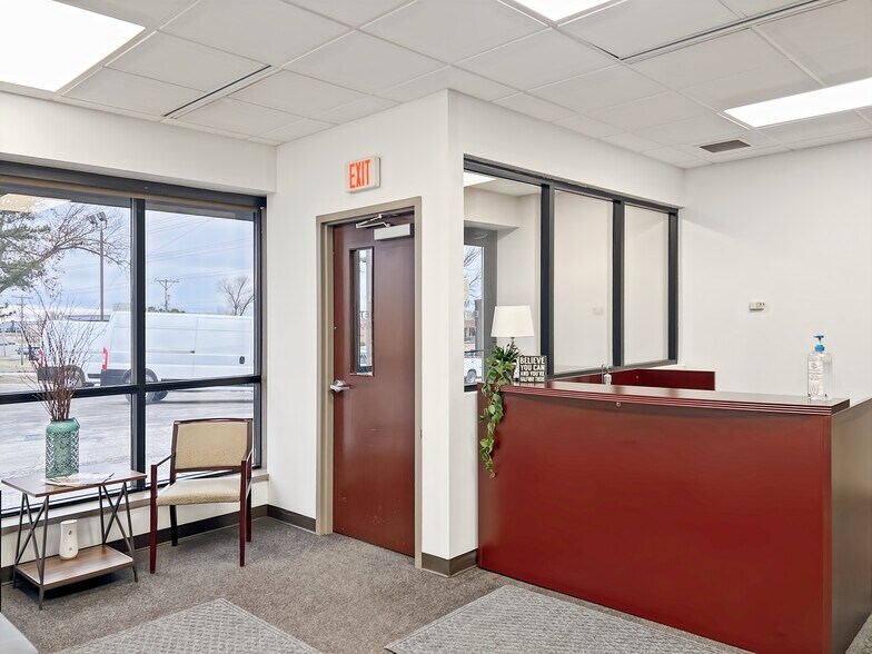 More Photos Of 4509 N Brady St, Davenport Coworking Space