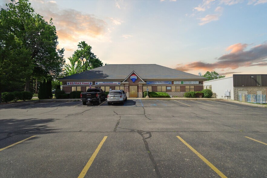 Primary Photo Of 701 E State St, Saint Johns Office For Sale