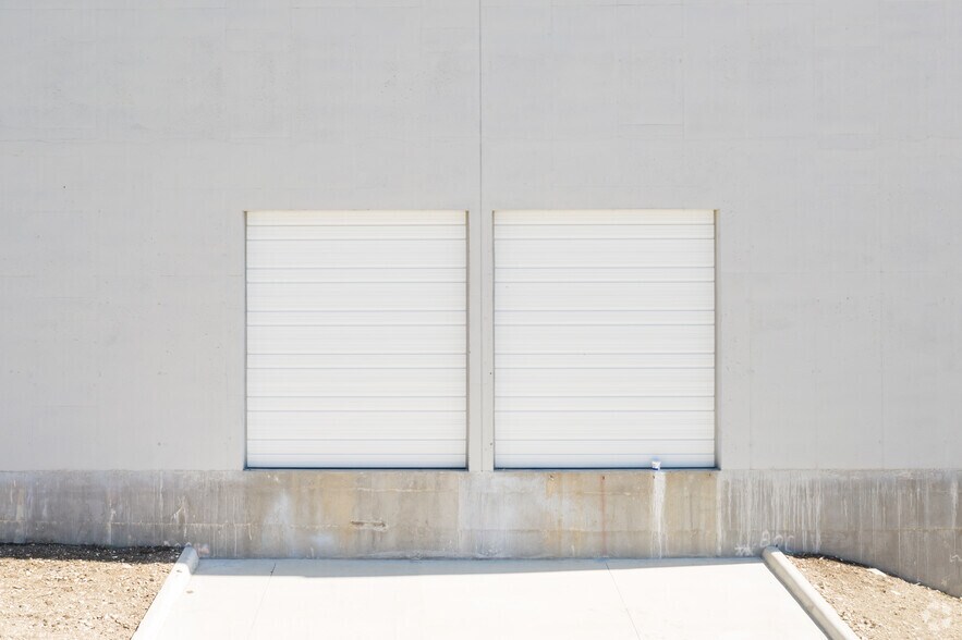 More Photos Of 9417 Circle Dr, Austin Industrial For Sale