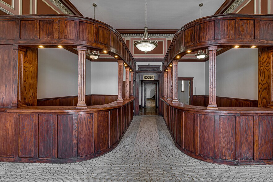 More Photos Of 339 Madison Ave, Memphis Storefront Retail Office For Sale