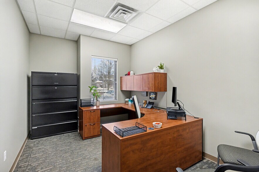More Photos Of 5360 Hampton Pl, Saginaw Office For Sale