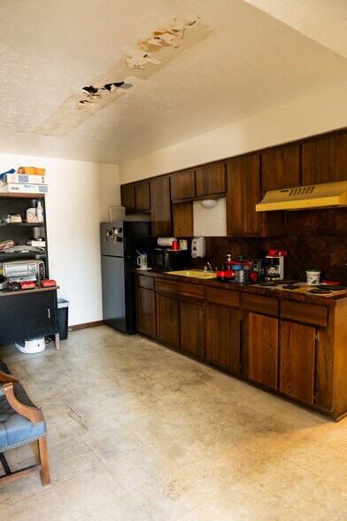 More Photos Of 1630 N Interstate 35 E, Lancaster Flex For Sale