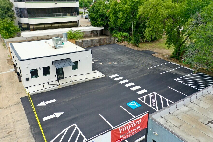 Primary Photo Of 1216 N Main St, Fort Worth Restaurant For Sale