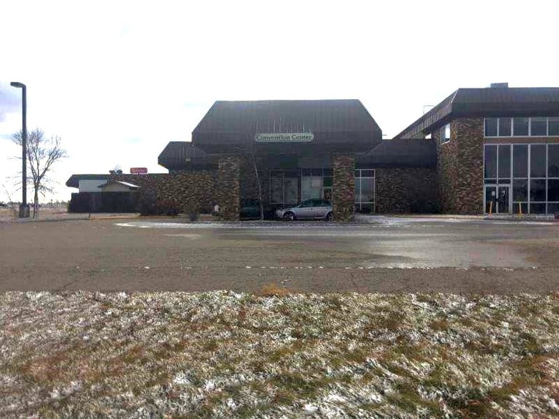 More Photos Of 2315 N Broadway, Minot Hospitality For Sale