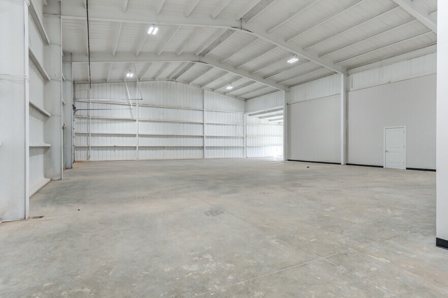 More Photos Of 3216 116th st, Lubbock Warehouse For Sale