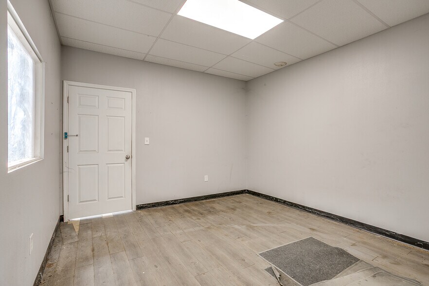 More Photos Of 1008 E 11th St, Fort Worth Warehouse For Lease