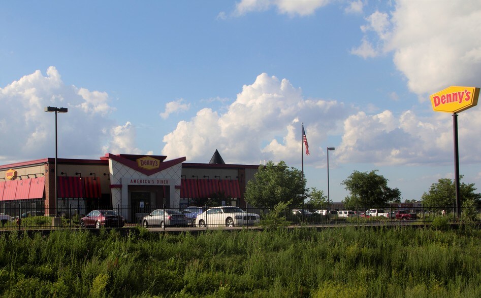 Primary Photo Of 1140 Technology Dr, O'Fallon Restaurant For Lease