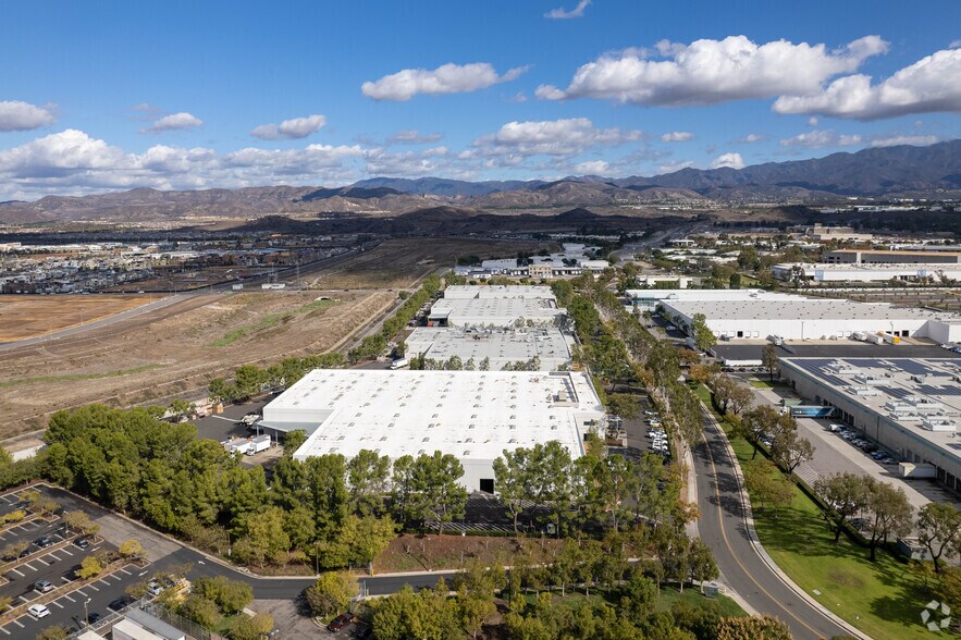 More Photos Of 72 Fairbanks, Irvine Manufacturing For Lease