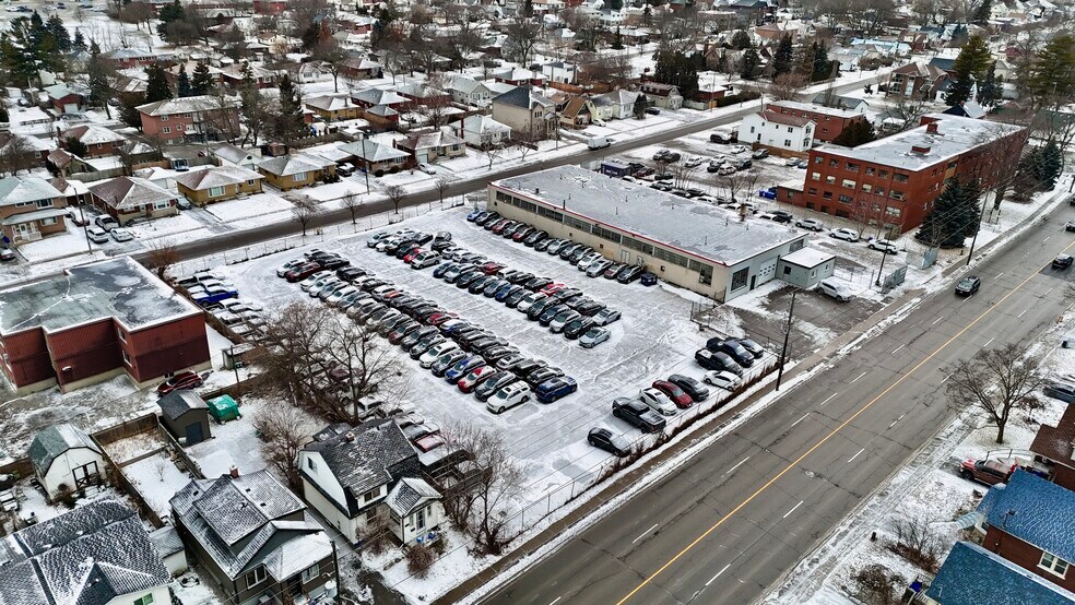 More Photos Of 188 Park Rd S, Oshawa Service For Sale