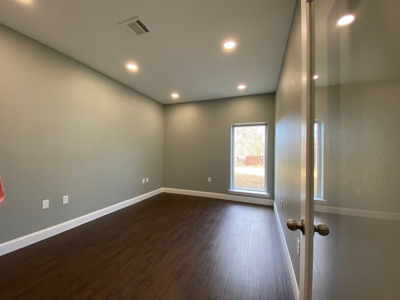 More Photos Of 5490 Washington Blvd, Beaumont Office For Lease