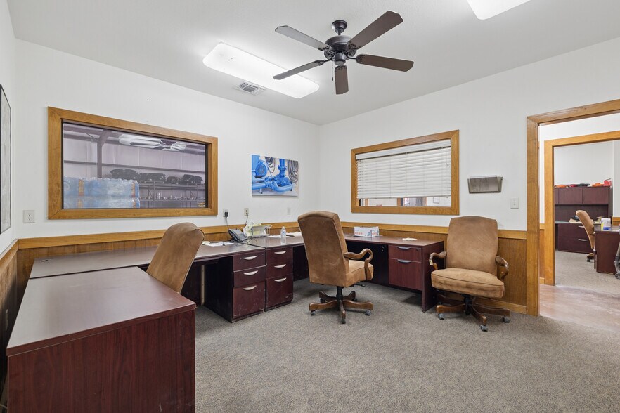 More Photos Of 1510 TX-135, Kilgore Warehouse For Sale