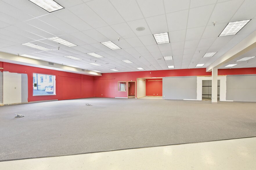 More Photos Of 110-114 S Rum River Dr, Princeton General Retail For Lease