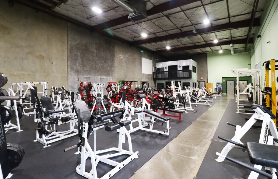 More Photos Of 120-220 Palmer Ave, Cottage Grove Warehouse For Sale