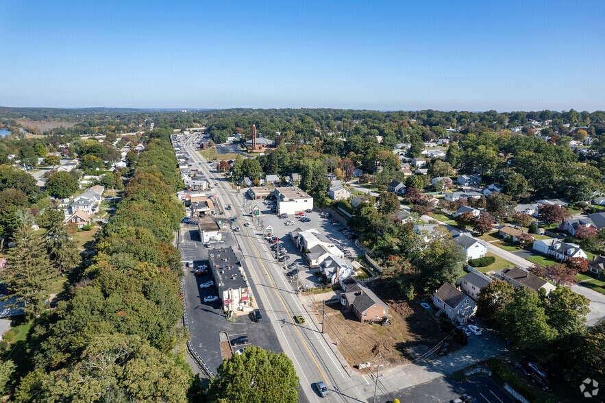 More Photos Of 800 Oaklawn Ave, Cranston Unknown For Lease