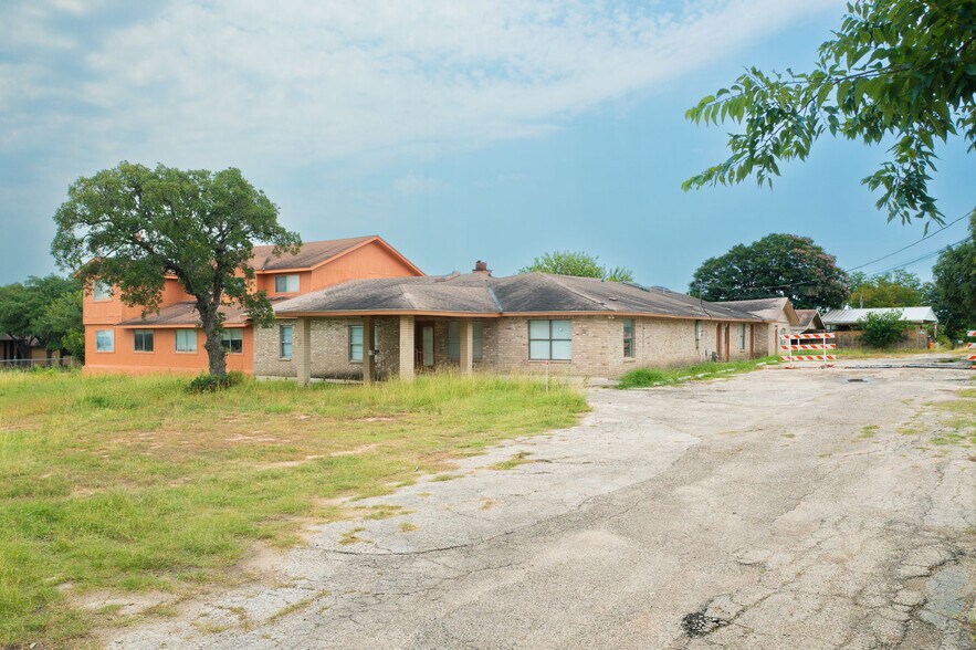 More Photos Of 6628 Crestway Dr, San Antonio Flex For Sale