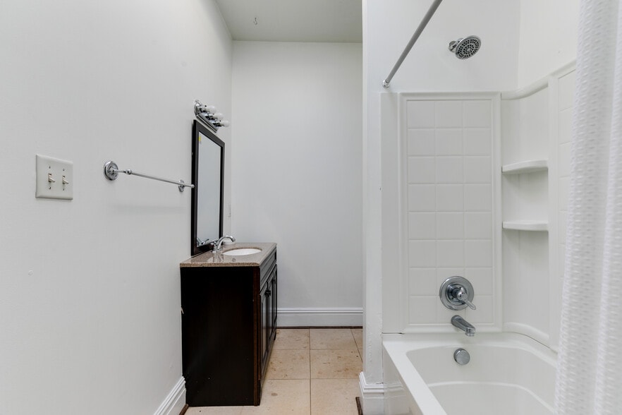 More Photos Of 2523 W Main St, Richmond Storefront Retail Residential For Sale