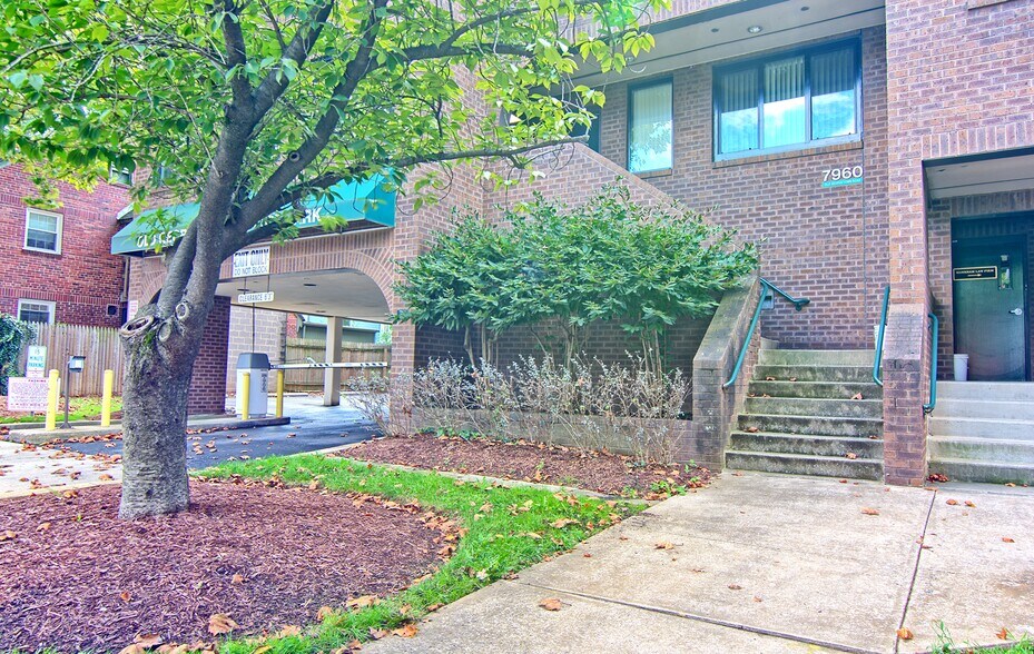 More Photos Of 7960-7990 Old Georgetown Rd, Bethesda Medical For Lease