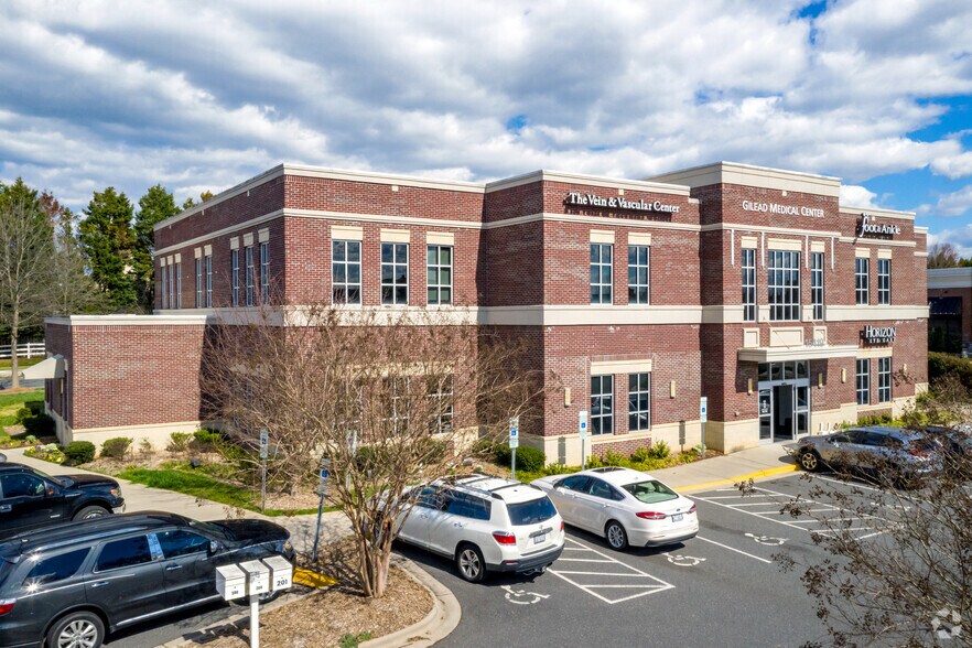 More Photos Of 15419 Hodges Cir, Huntersville Medical For Lease