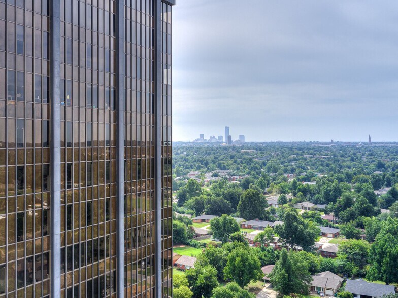 More Photos Of 1900 NW Expressway, Oklahoma City Office For Lease