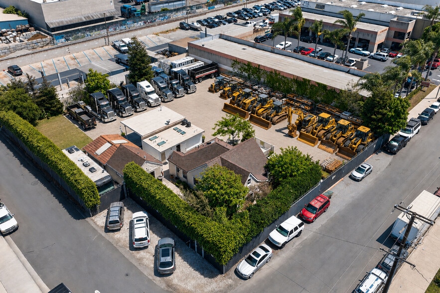 More Photos Of 17066 Palmdale Ln, Huntington Beach Contractor Storage Yard For Sale