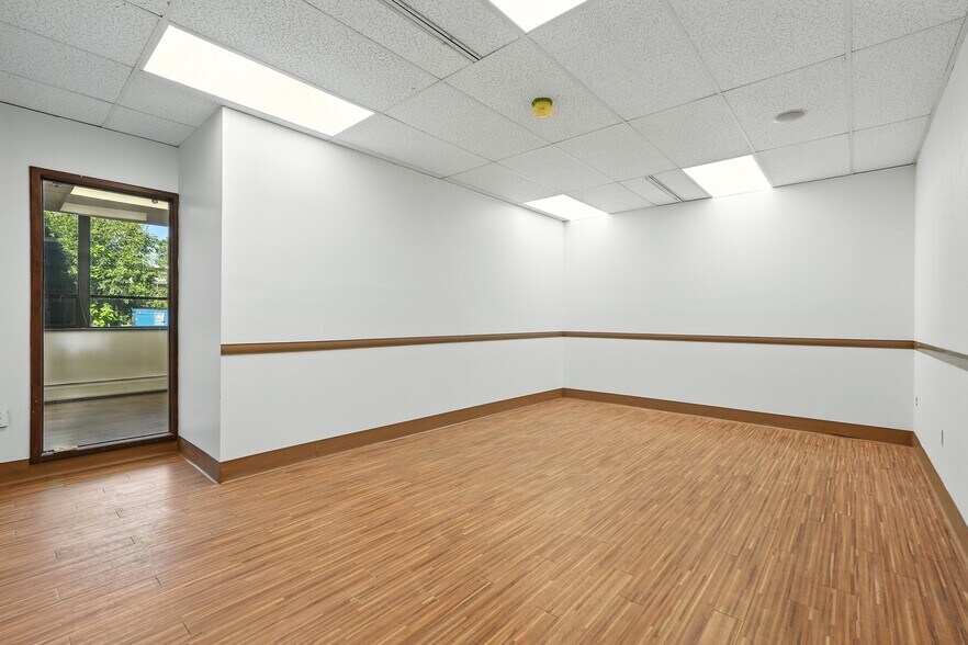 More Photos Of 117 Park Ave, West Springfield Office For Sale