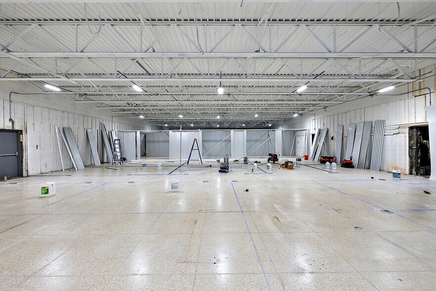 More Photos Of 3402 Richfield Rd, Flint Freestanding For Lease