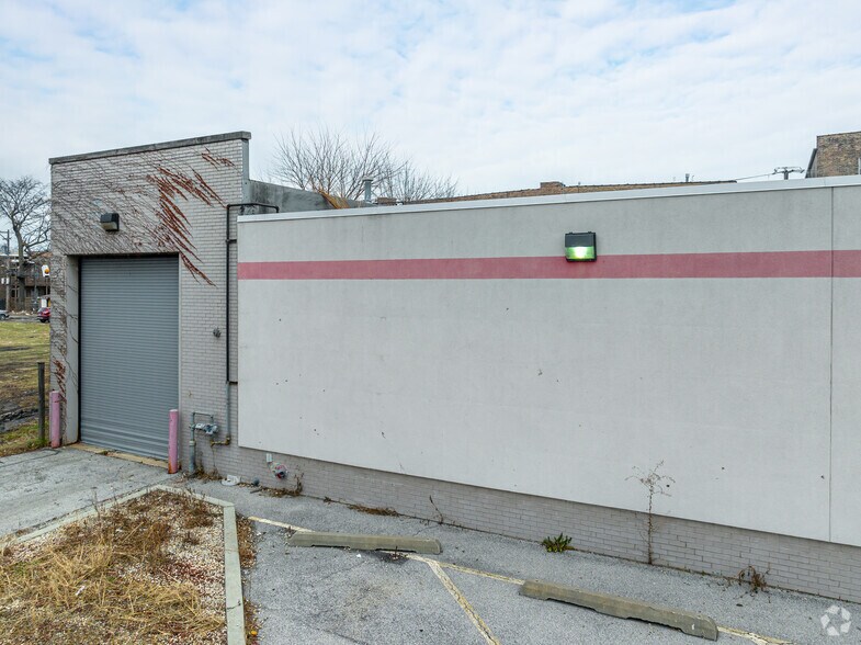 More Photos Of 344 E 63rd St, Chicago Supermarket For Sale