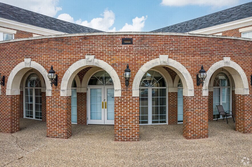 More Photos Of 17101 Preston Rd, Dallas Unknown For Lease