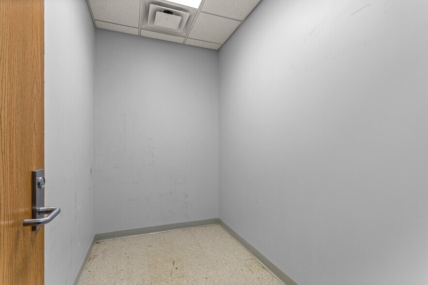 More Photos Of 18917 Joy Rd, Detroit Medical For Sale