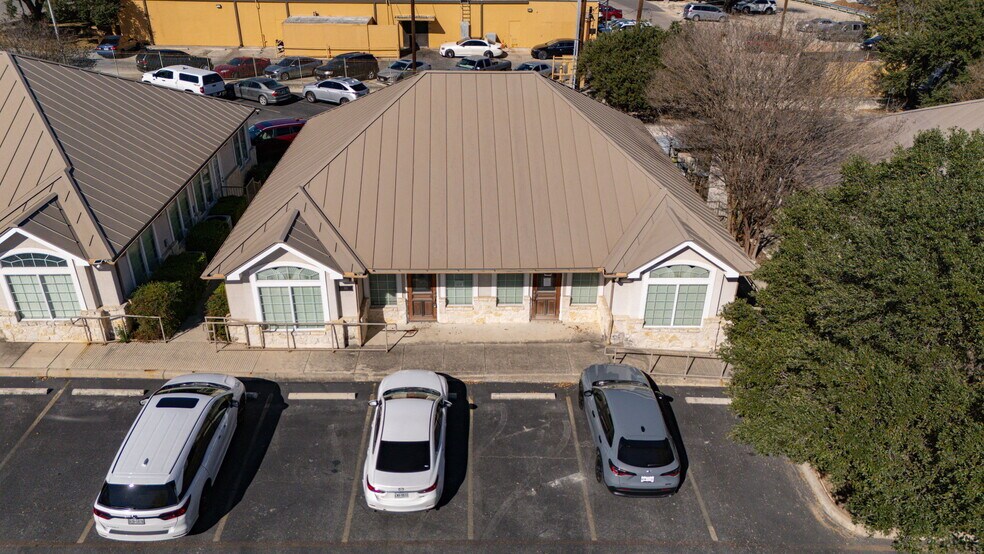 More Photos Of 4230 Gardendale St, San Antonio Office For Sale