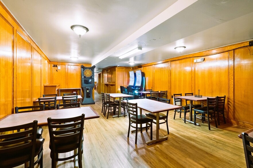More Photos Of 616 North Ave, Pittsburgh Bar For Sale