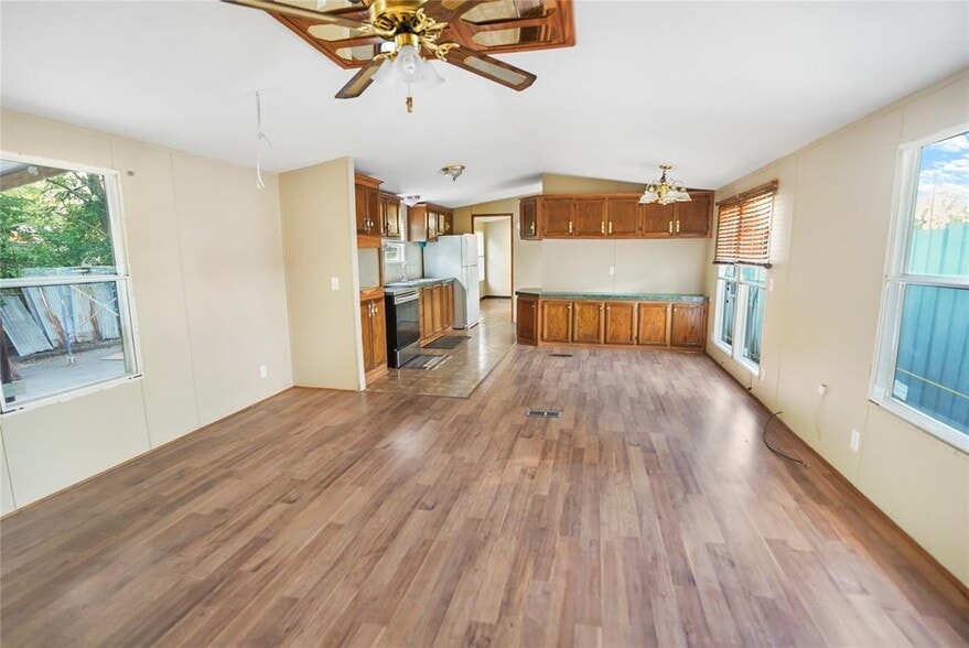 More Photos Of 13338 Elderberry Ln, Houston Industrial For Lease