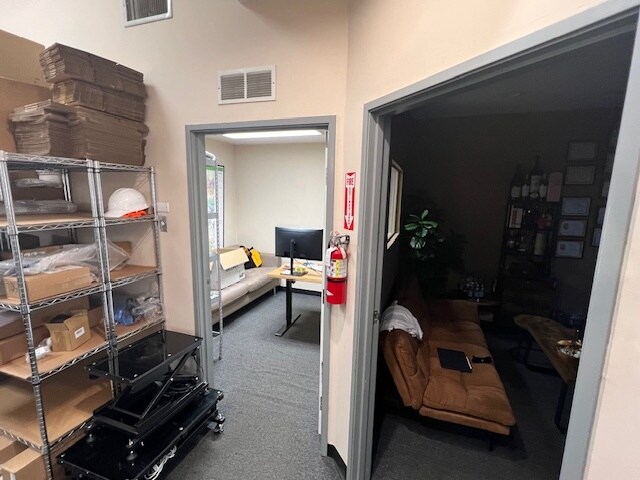 More Photos Of 912-914 S Victory Blvd, Burbank Storefront Retail Office For Lease