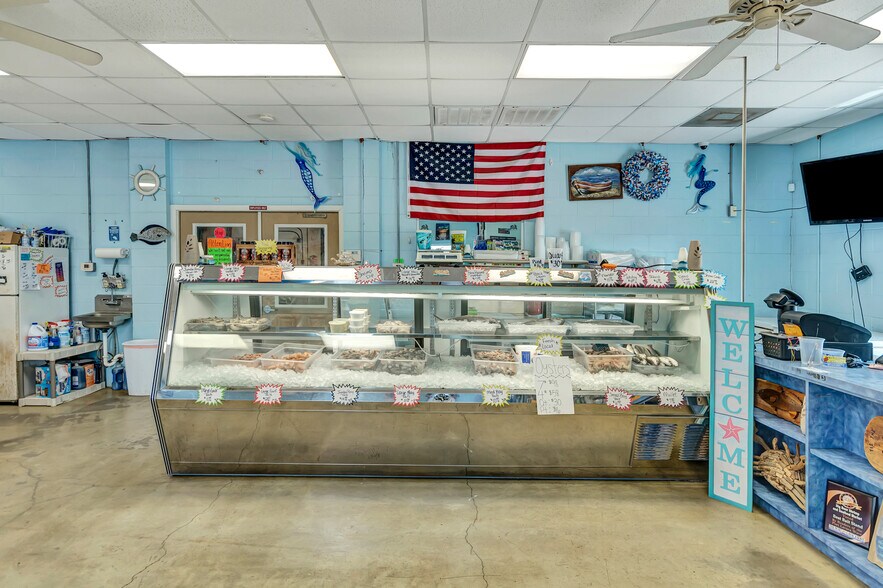 More Photos Of 2241 State Highway 35 N, Port Lavaca Storefront For Sale
