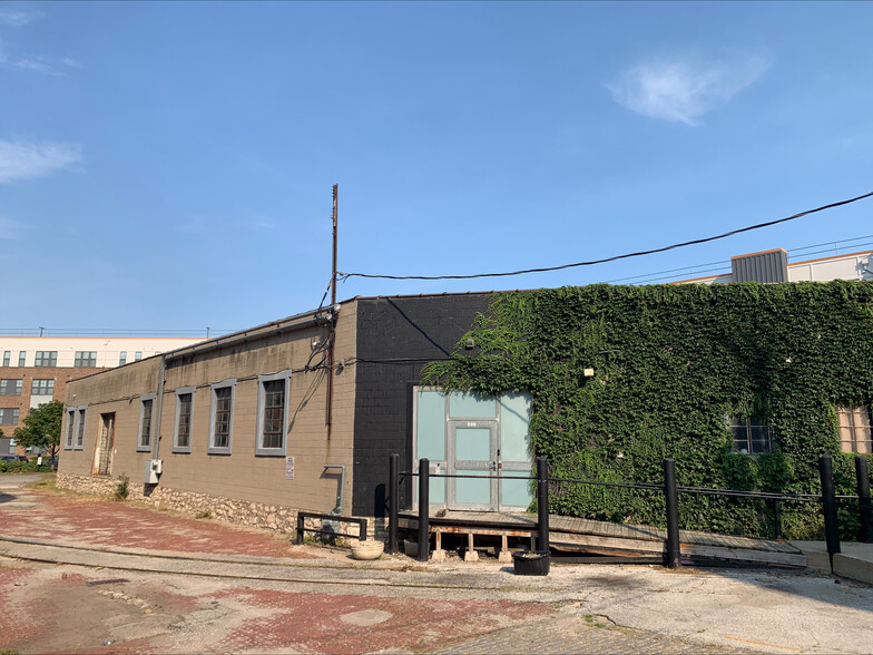 Primary Photo Of 200 Wyandotte St, Kansas City Storefront Retail Office For Lease