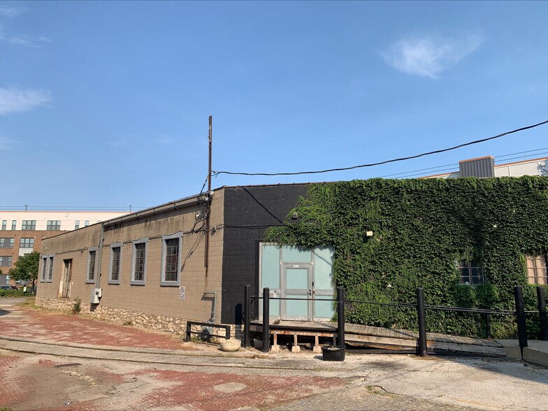 More Photos Of 200 Wyandotte St, Kansas City Storefront Retail Office For Sale