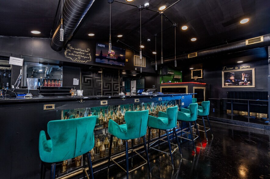 More Photos Of 8021 Hamilton Ave, Cincinnati General Retail For Sale