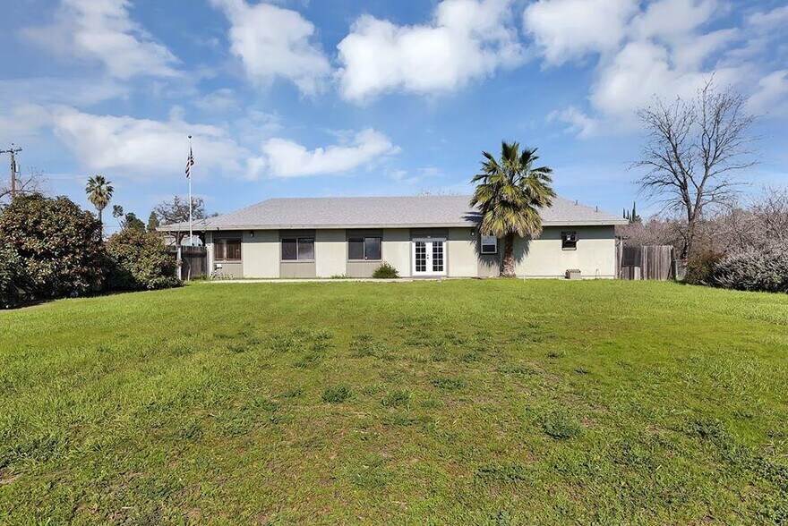 More Photos Of 1939 Acacia Ave, Sutter Restaurant For Sale