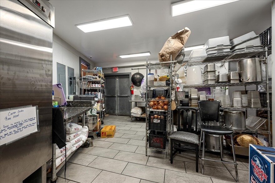 More Photos Of 207 N Kent St, Winchester General Retail For Sale