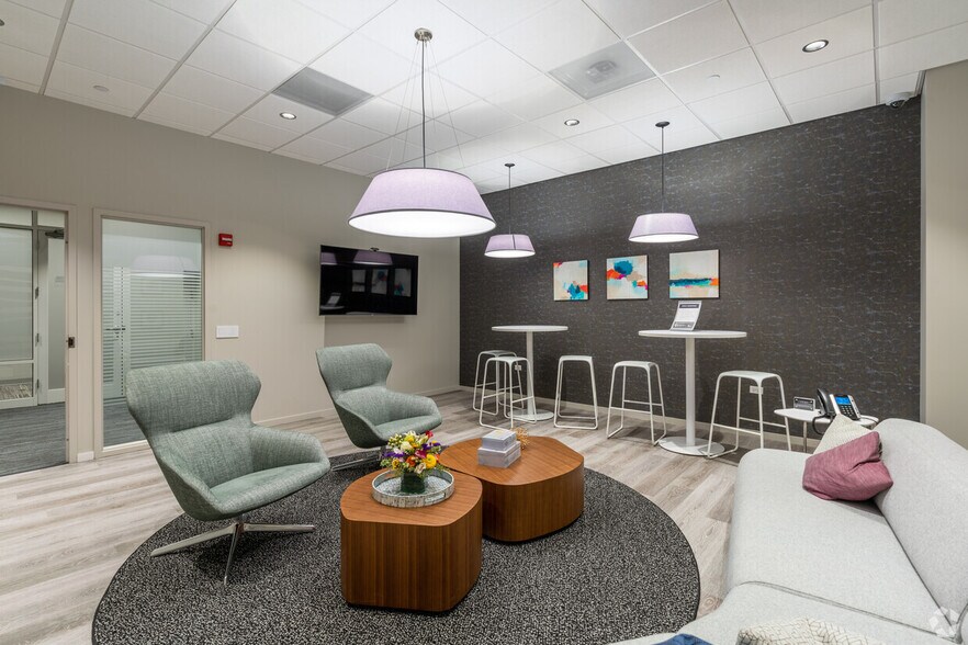 More Photos Of 1930 Innovation Way, Libertyville Manufacturing For Lease