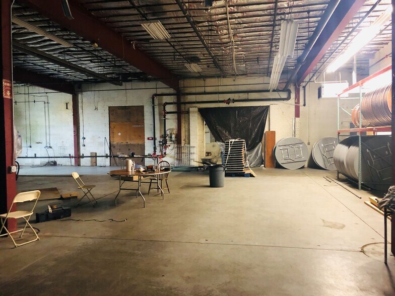 More Photos Of 100 Carney St, Glen Cove Manufacturing For Lease