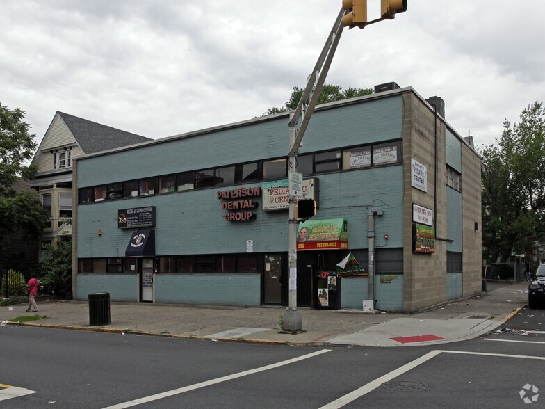 Primary Photo Of 295-299 Broadway, Paterson Medical For Lease