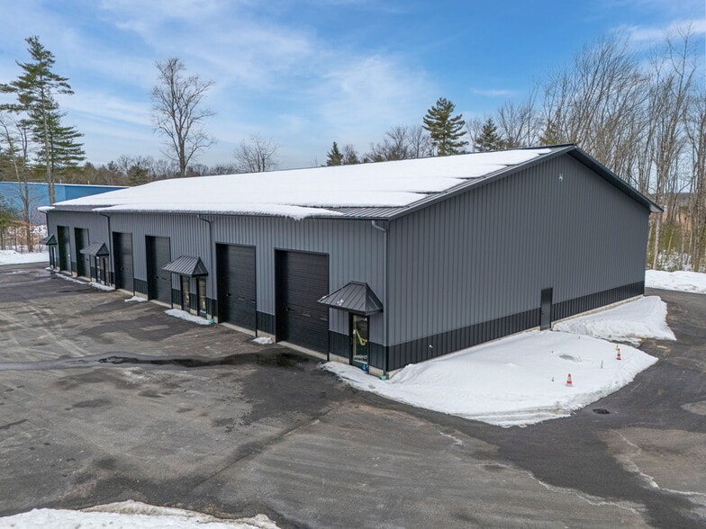 More Photos Of 32 London Ln, Seabrook Warehouse For Lease