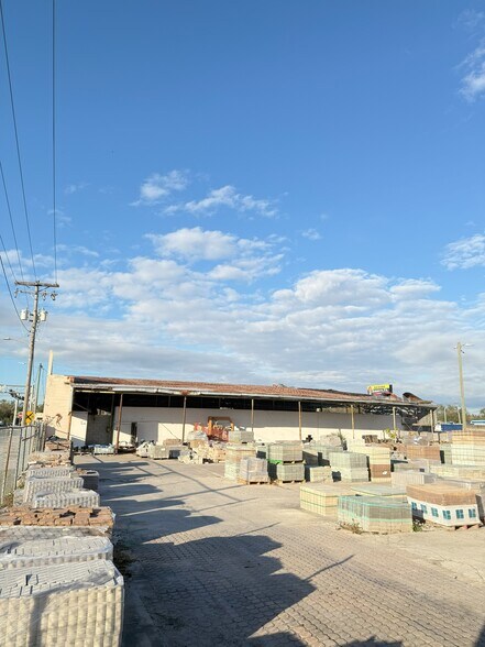 More Photos Of 8911 N 12th St, Tampa Warehouse For Sale