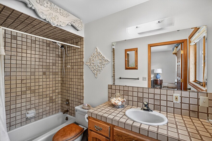 More Photos Of 420-422 Main Street St, Riggins Specialty For Sale