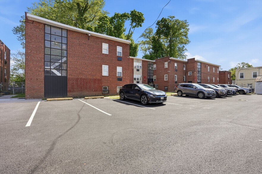 More Photos Of 230 E Sharpnack St, Philadelphia Multifamily For Sale
