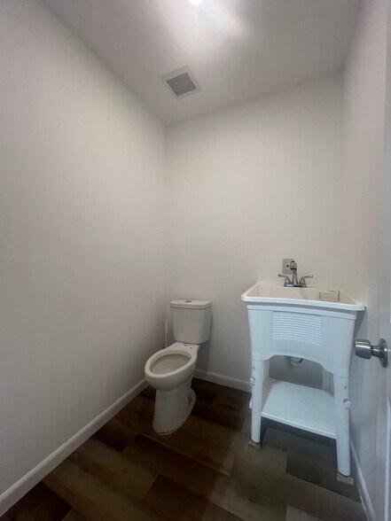 More Photos Of 920 W 19th St, Hialeah Warehouse For Sale