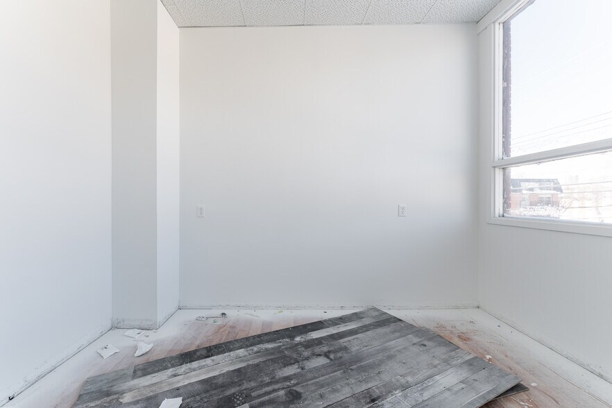 More Photos Of 10552-10554 82nd Ave NW, Edmonton Storefront For Lease