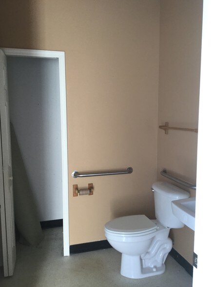 More Photos Of 5-45 Ryant Blvd, Sebring Medical For Sale