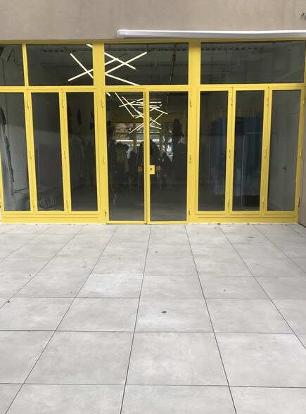 More Photos Of 276 Grand St, Brooklyn Storefront Retail Residential For Lease